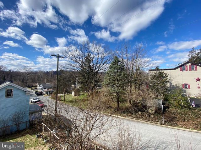 537 W MARKET ST, Marietta, PA 17547