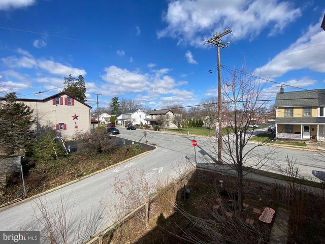 537 W MARKET ST, Marietta, PA 17547