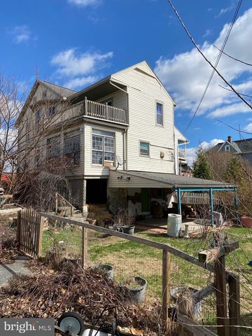 537 W MARKET ST, Marietta, PA 17547