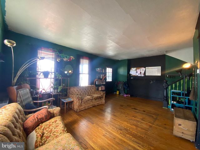 537 W MARKET ST, Marietta, PA 17547