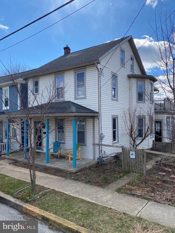 537 W MARKET ST, Marietta, PA 17547