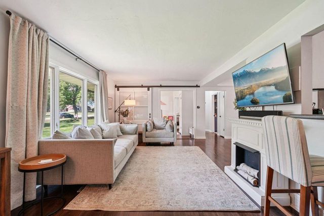 3580 Hollywood LANE, Brookfield, WI 53045