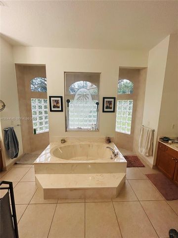 13754 N 48th Court N, West Palm Beach, FL 33411