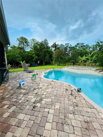 13754 N 48th Court N, West Palm Beach, FL 33411