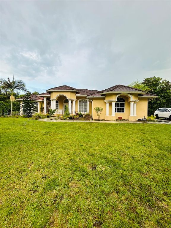 13754 N 48th Court N, West Palm Beach, FL 33411