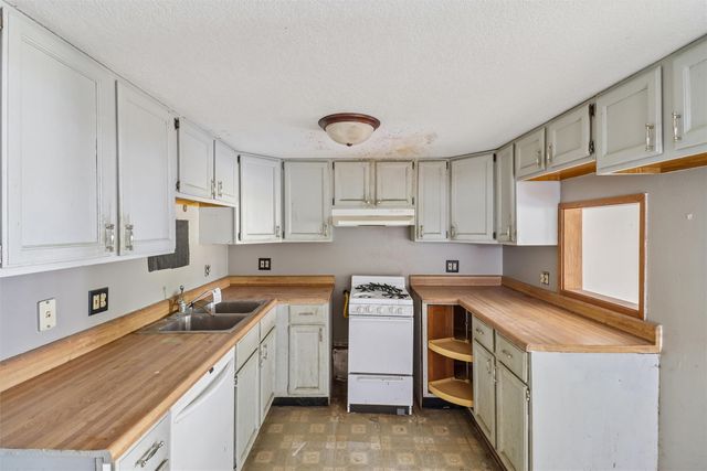 4707 NW Piekenbrock Drive, Des Moines, IA 50310