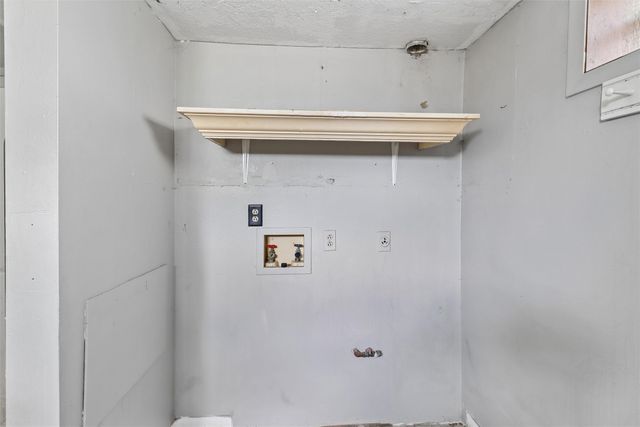 4707 NW Piekenbrock Drive, Des Moines, IA 50310