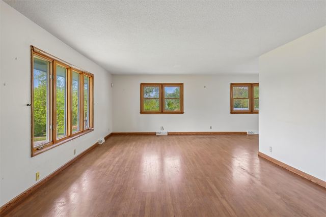 4707 NW Piekenbrock Drive, Des Moines, IA 50310