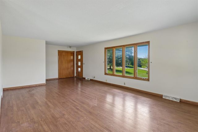 4707 NW Piekenbrock Drive, Des Moines, IA 50310