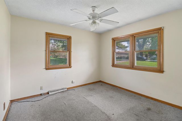 4707 NW Piekenbrock Drive, Des Moines, IA 50310