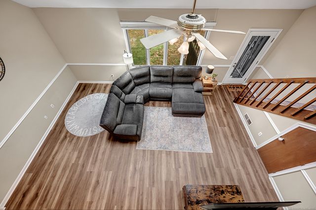 1 Uplands Way 1, Glastonbury, CT 06033