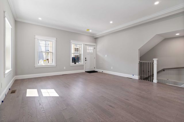 61 Springfield St 1, Somerville, MA 02143