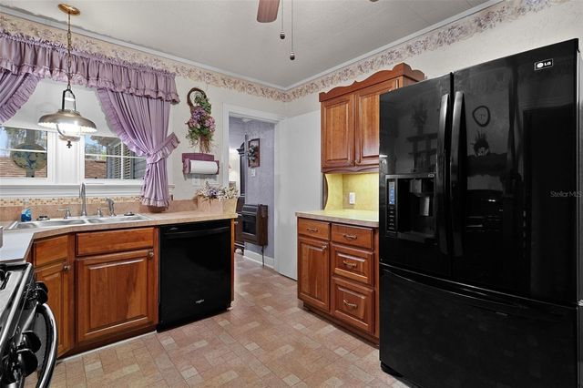 1024 E ORANGE AVENUE, Eustis, FL 32726
