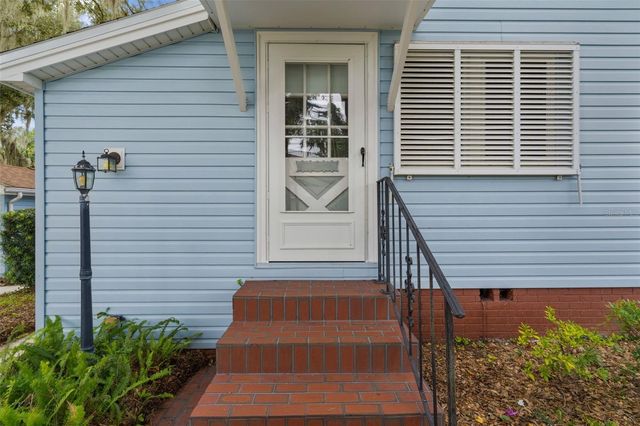 1024 E ORANGE AVENUE, Eustis, FL 32726