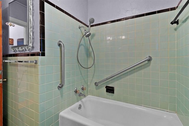 1024 E ORANGE AVENUE, Eustis, FL 32726