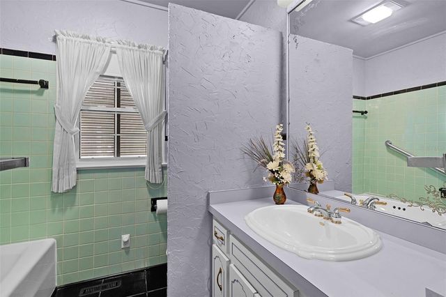 1024 E ORANGE AVENUE, Eustis, FL 32726