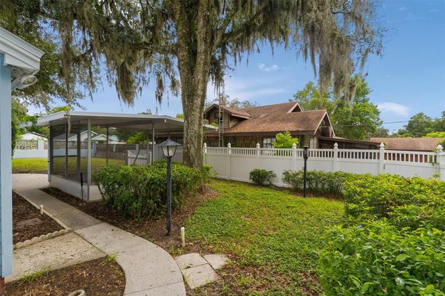 1024 E ORANGE AVENUE, Eustis, FL 32726