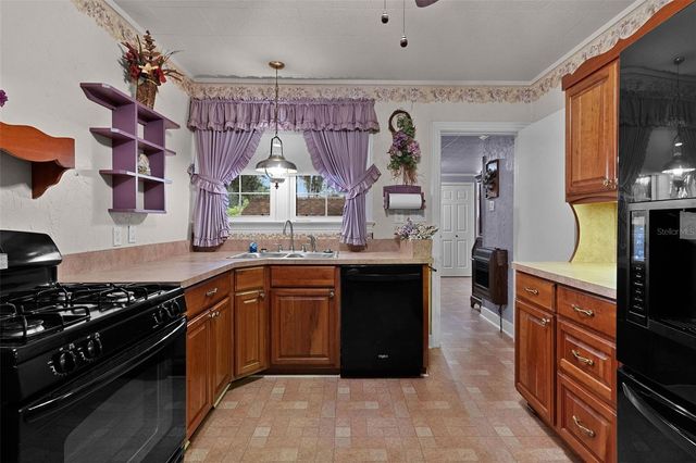 1024 E ORANGE AVENUE, Eustis, FL 32726