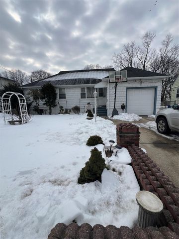 92 Fir Street, Valley Stream, NY 11580