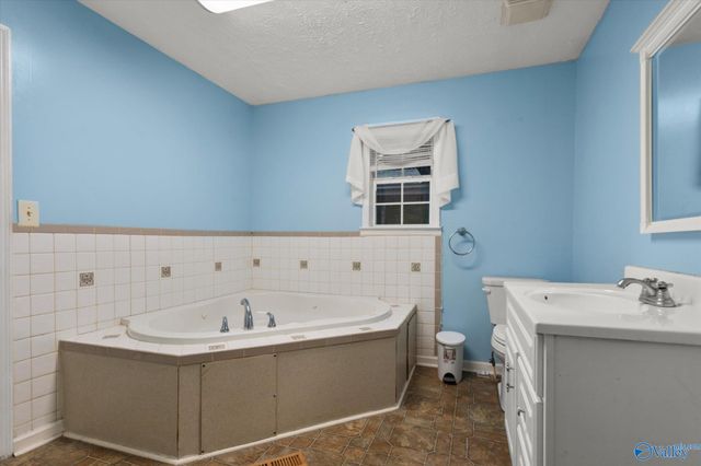 15080 Wright Road, Athens, AL 35611
