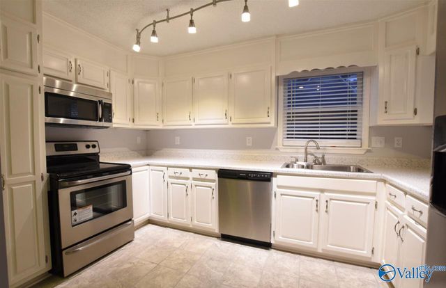 1814 Whisperwood Way, Huntsville, AL 35806