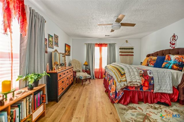 305 W Dallas Avenue, Seadrift, TX 77983