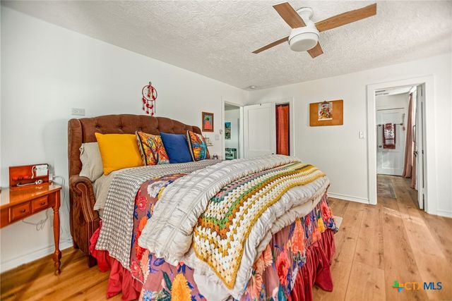 305 W Dallas Avenue, Seadrift, TX 77983