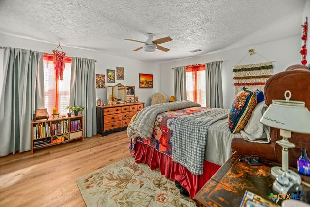 305 W Dallas Avenue, Seadrift, TX 77983