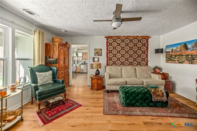 305 W Dallas Avenue, Seadrift, TX 77983