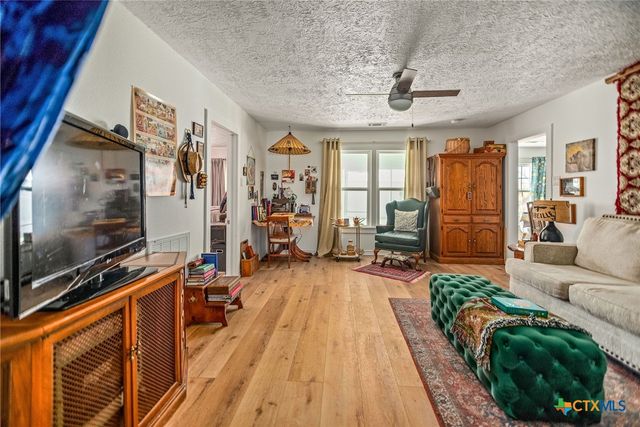 305 W Dallas Avenue, Seadrift, TX 77983