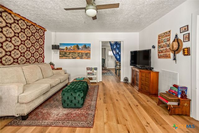 305 W Dallas Avenue, Seadrift, TX 77983