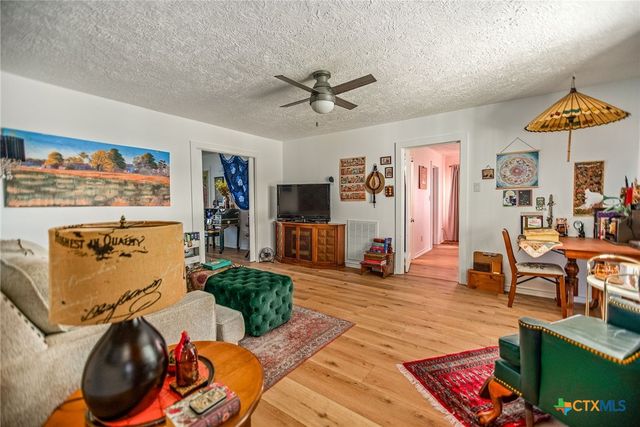 305 W Dallas Avenue, Seadrift, TX 77983