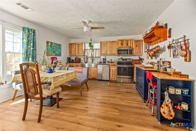 305 W Dallas Avenue, Seadrift, TX 77983