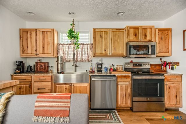 305 W Dallas Avenue, Seadrift, TX 77983