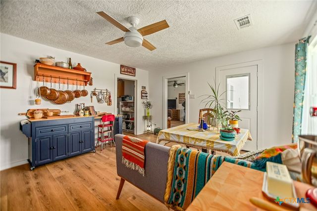 305 W Dallas Avenue, Seadrift, TX 77983