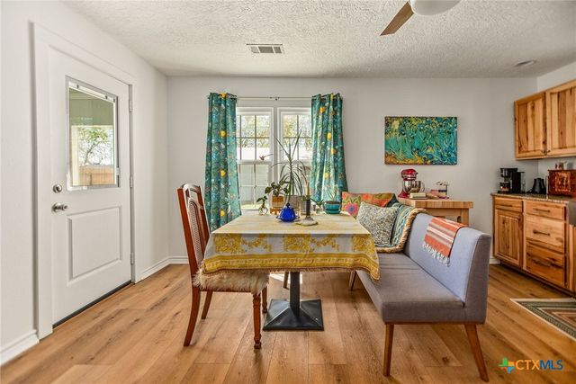 305 W Dallas Avenue, Seadrift, TX 77983