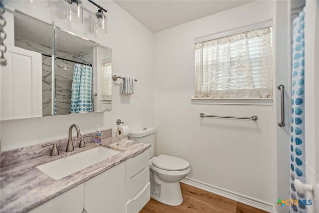 305 W Dallas Avenue, Seadrift, TX 77983