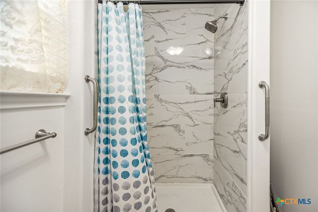 305 W Dallas Avenue, Seadrift, TX 77983