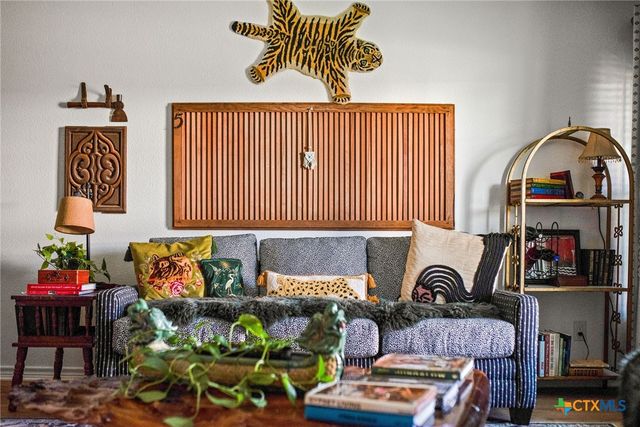 305 W Dallas Avenue, Seadrift, TX 77983