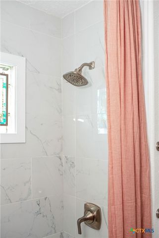 305 W Dallas Avenue, Seadrift, TX 77983