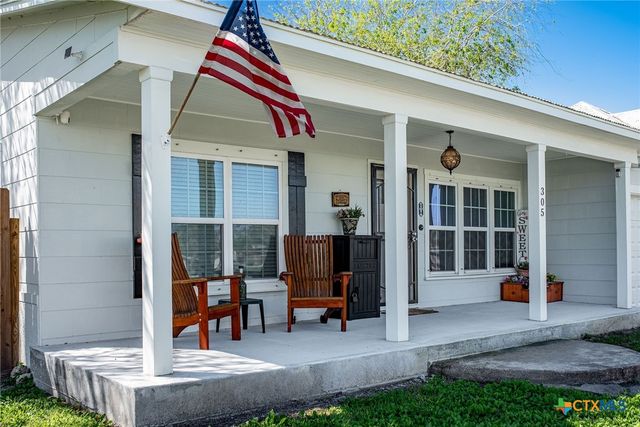 305 W Dallas Avenue, Seadrift, TX 77983