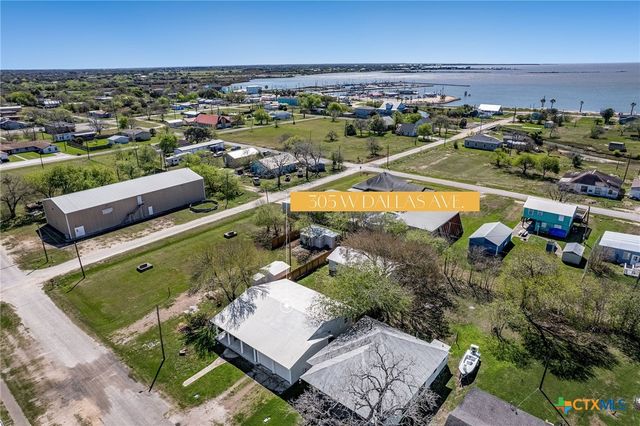 305 W Dallas Avenue, Seadrift, TX 77983