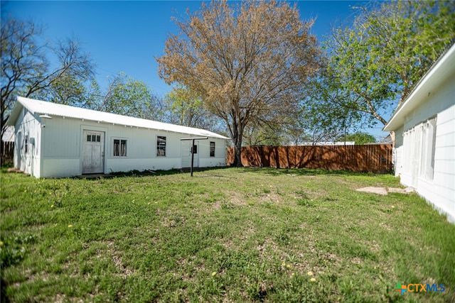 305 W Dallas Avenue, Seadrift, TX 77983