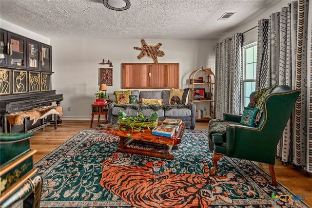 305 W Dallas Avenue, Seadrift, TX 77983