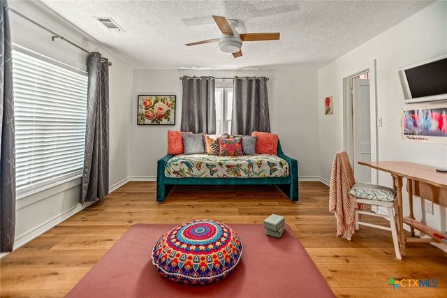 305 W Dallas Avenue, Seadrift, TX 77983