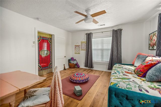 305 W Dallas Avenue, Seadrift, TX 77983