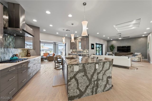 1407 SW 53rd TER, Cape Coral, FL 33914