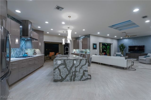 1407 SW 53rd TER, Cape Coral, FL 33914