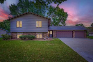 10826 Quaker Lane N, Maple Grove, MN 55369