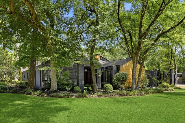 2701 Crossvine Circle, The Woodlands, TX 77380